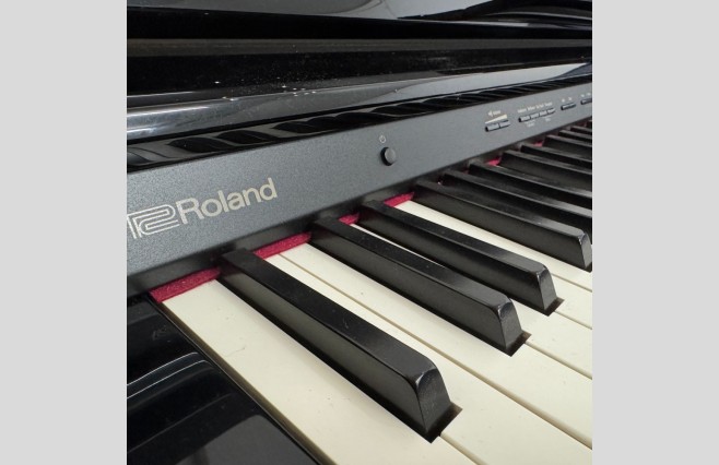 Roland DP603 Digital Piano | Polished Ebony Finish | UK Delivery In Days | Warranty | P/X | Finance Options | Includes Stool, Headphones | Display Model | Serial Number Z3M1552 - Image 10